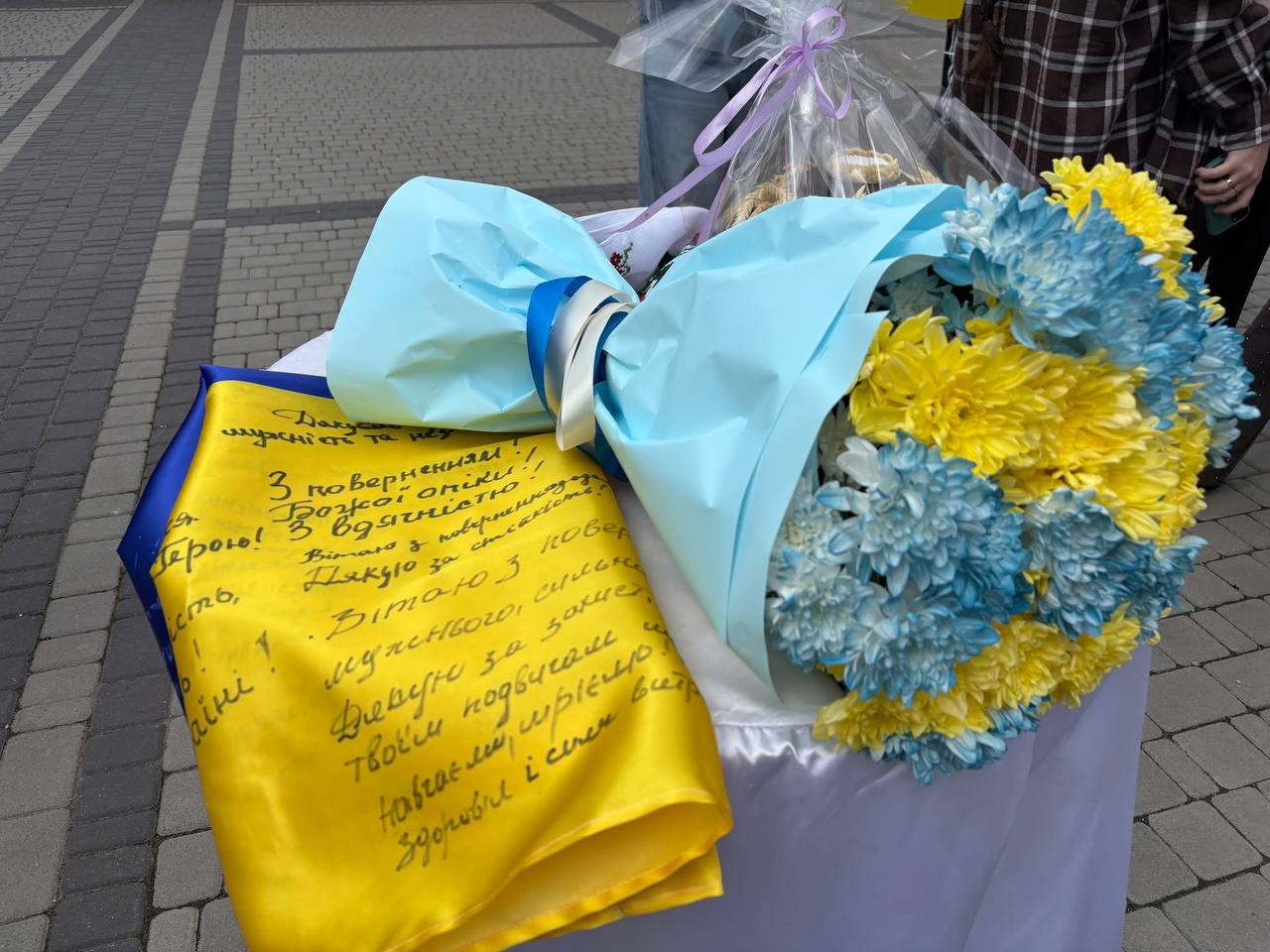 Жителі Новомиргорода зустріли військовослужбовця Ігоря Полуєва,