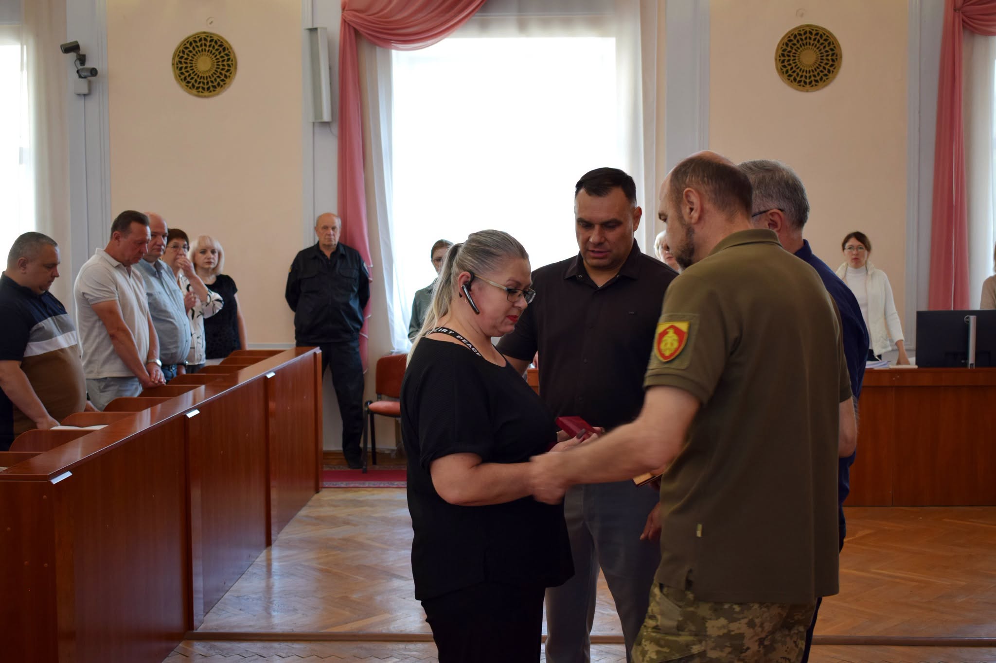 Під час сесії Кропивницької міської ради вшанували загиблих захисників та відзначили військових