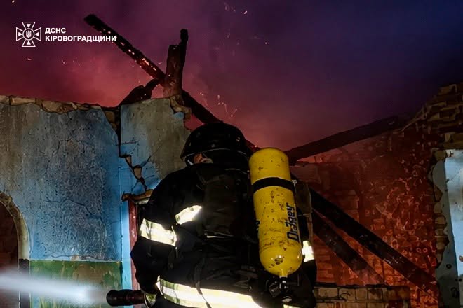 У Кропивницькому районі після російського обстрілу загорівся&nbsp;об&rsquo;єкт&nbsp;інфраструктури