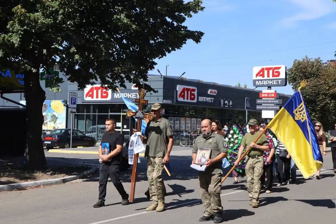 У Новоукраїнці провели в останню путь загиблого військового Олександра Кутюка.