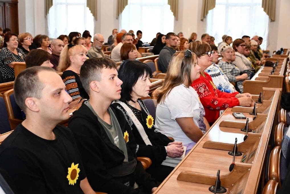 У Кропивницькому в День пам&rsquo;яті захисників рідним загиблих воїнів вручили нагороди