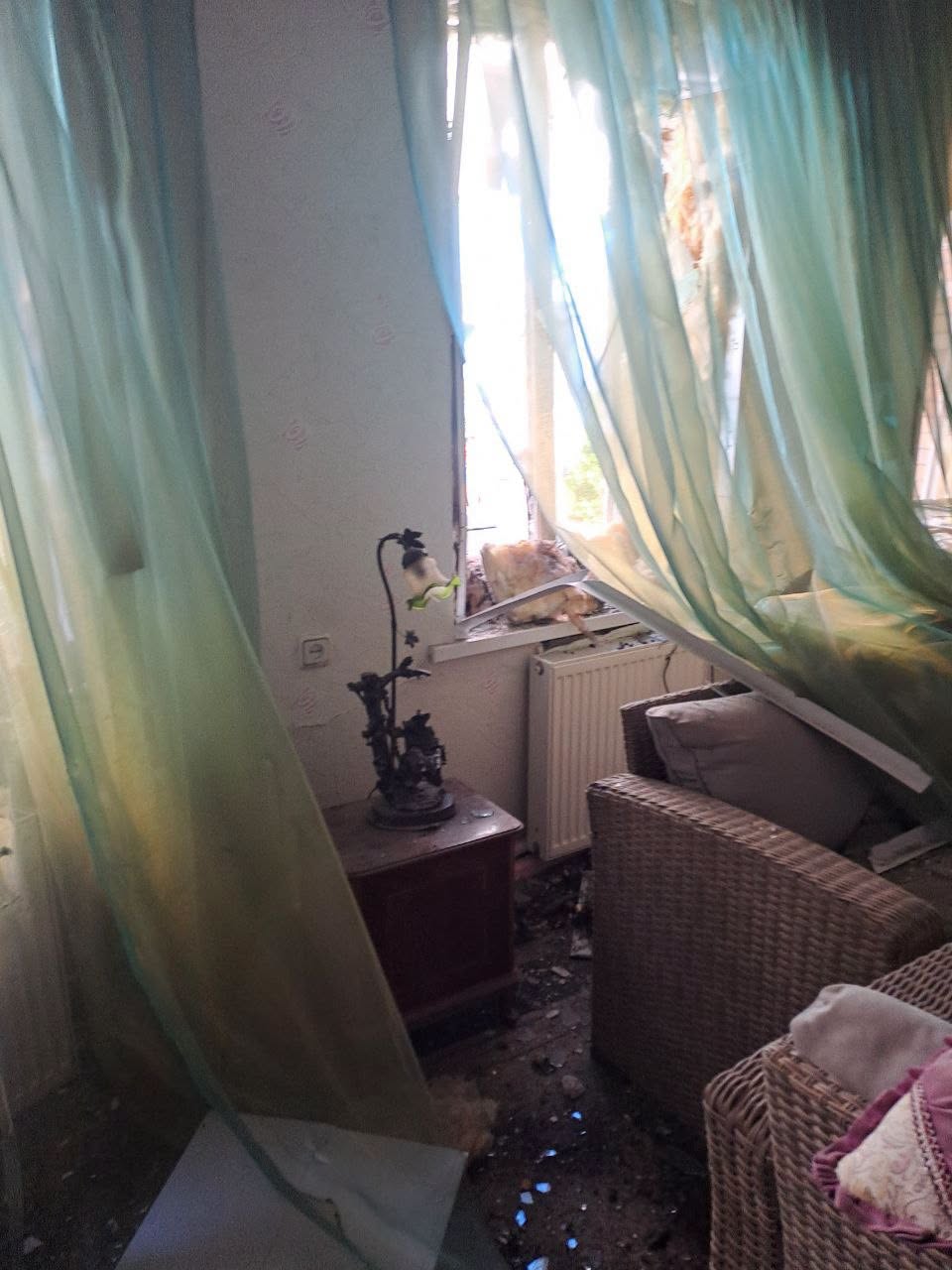 Пошкоджене обстрілом житло