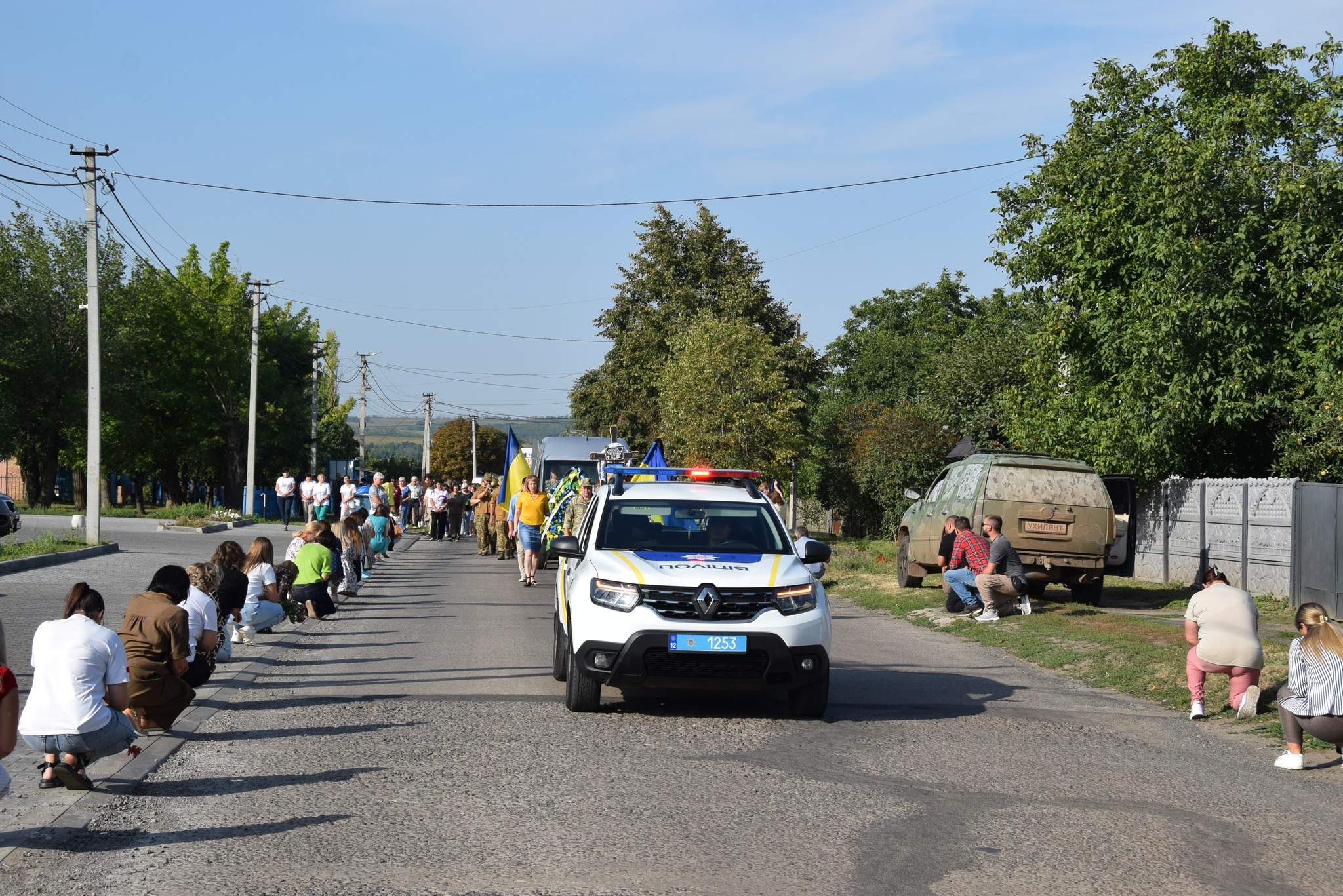 На Кіровоградщині у Петрівській громаді попрощалися із загиблим військовим Володимиром Донцовим