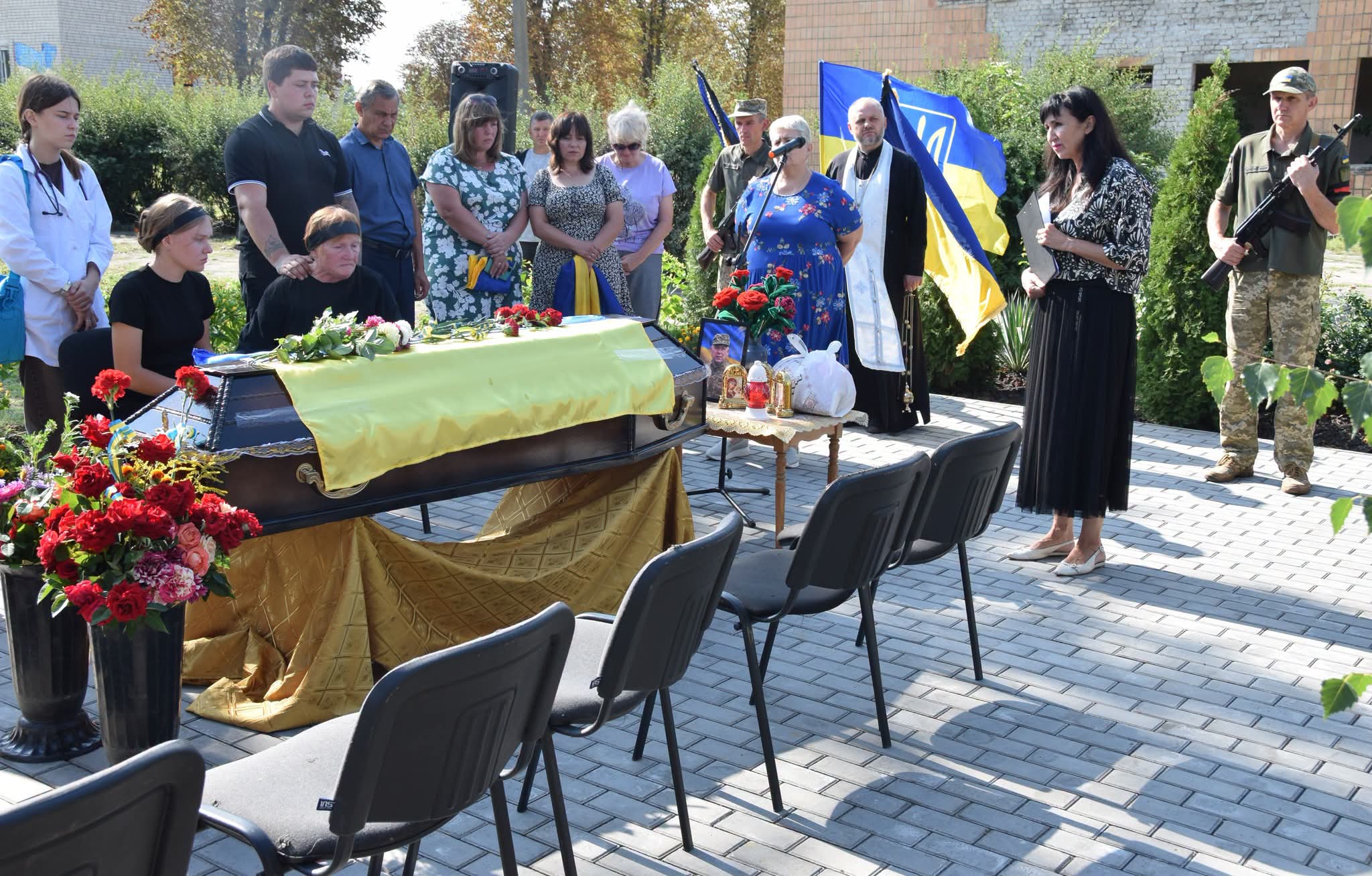 На Кіровоградщині у Петрівській громаді попрощалися із загиблим військовим Володимиром Донцовим