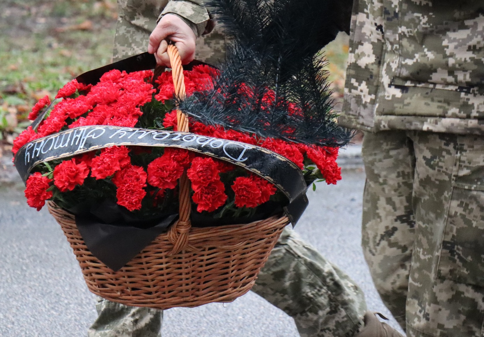 Прощання з загиблим воїном