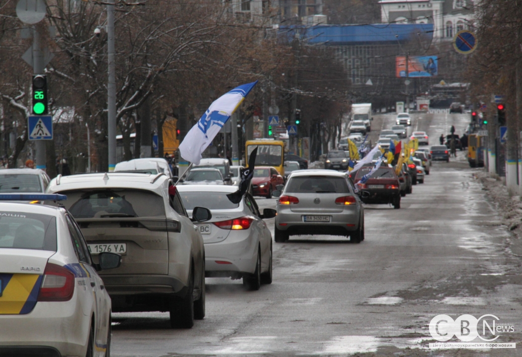 У Кропивницькому влаштували автопробіг та акцію «Не мовчи! Полон вбиває!»