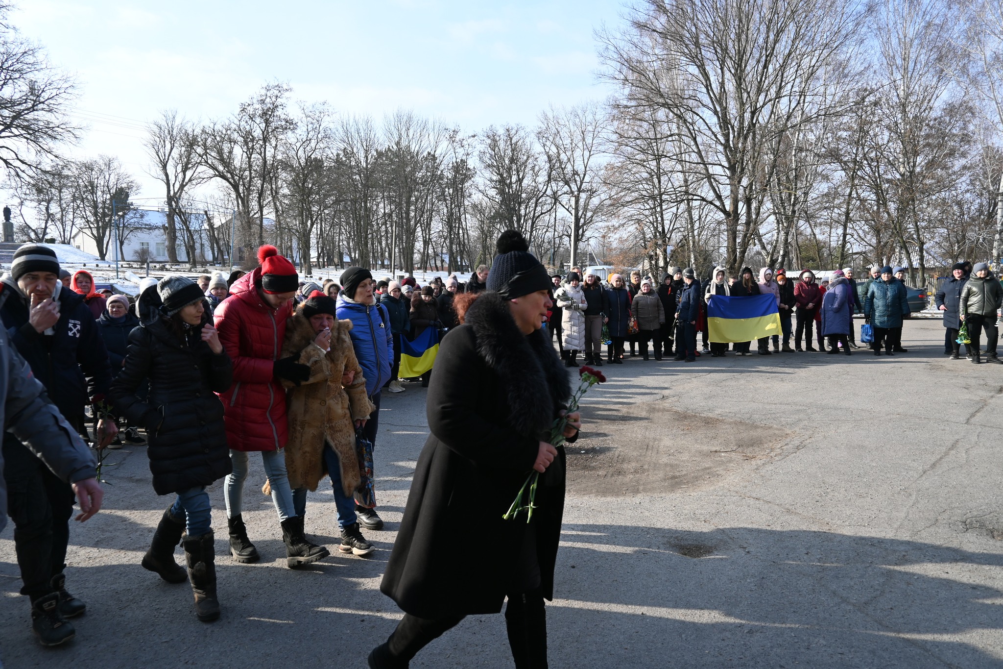 Жителі Великоандрусівської громади прощаються з загиблим військовим Віталієм Поповим