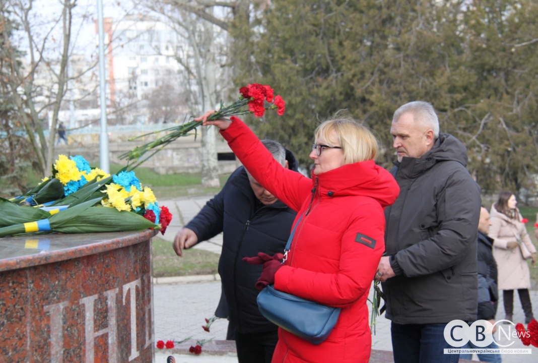 Покладання квітів до пам'ятника «Воїнам-інтернаціоналістам» у Кропивницькому