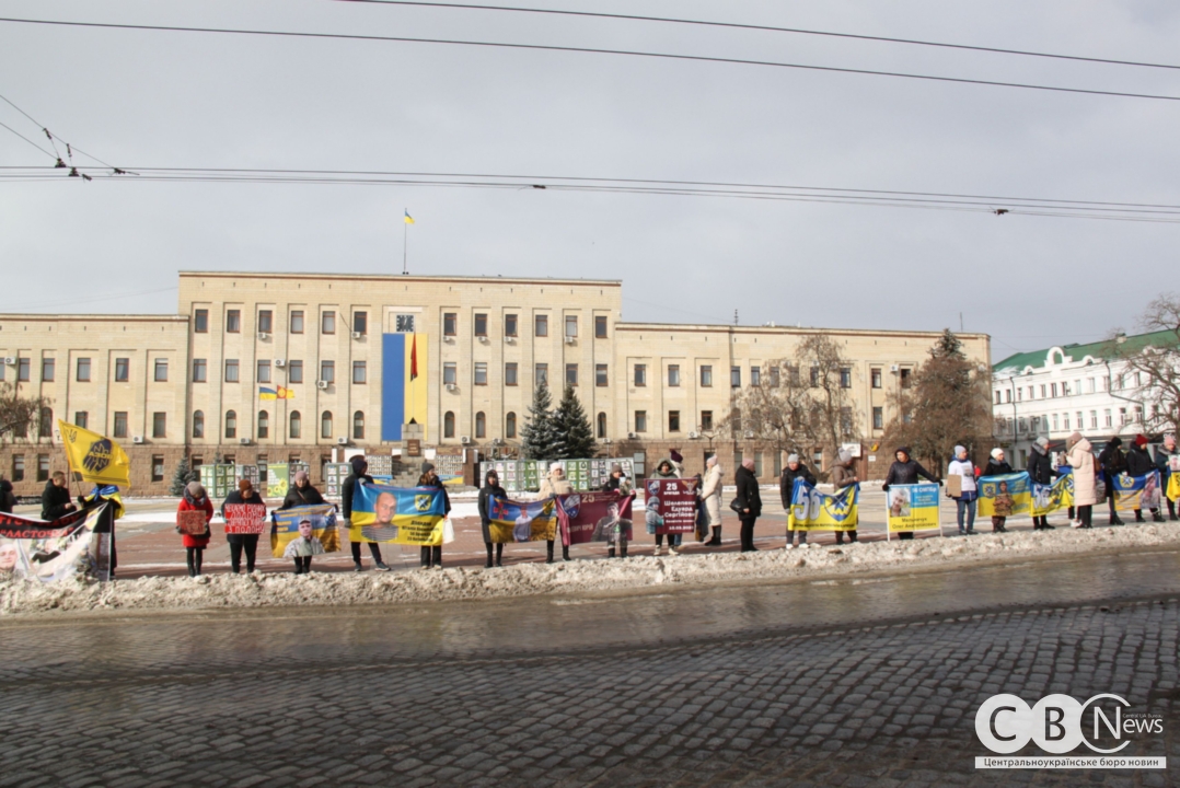 У Кропивницькому влаштували автопробіг та акцію «Не мовчи! Полон вбиває!»