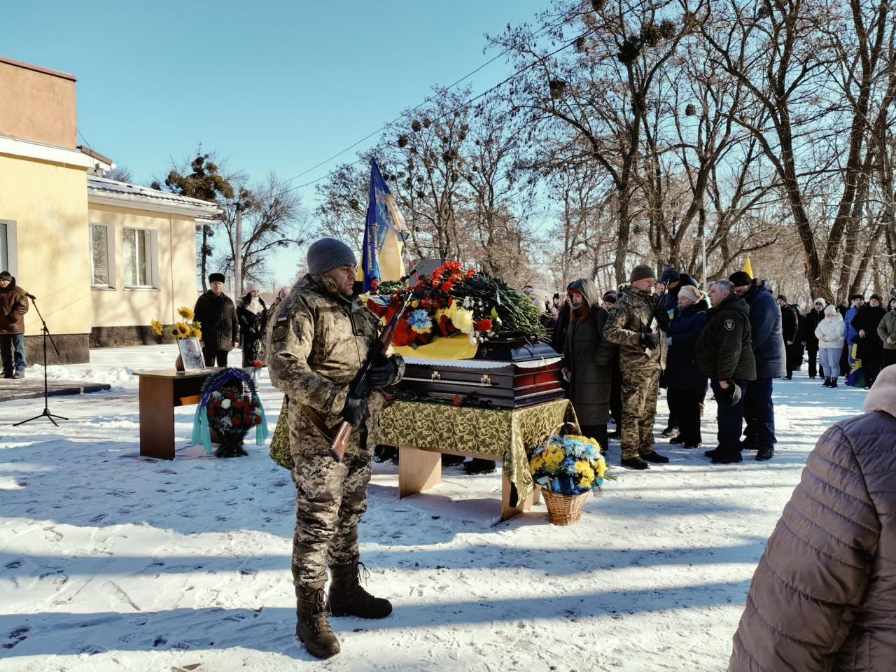 У Дмитрівській громаді попрощалися із загиблим військовослужбовцем Андрієм Зарецьким.