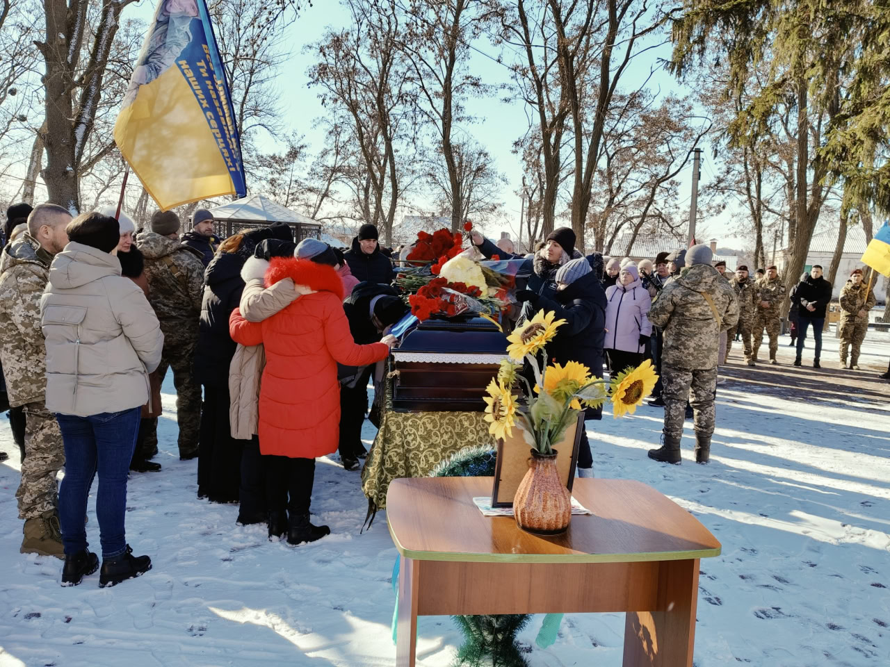 У Дмитрівській громаді попрощалися із загиблим військовослужбовцем Андрієм Зарецьким.