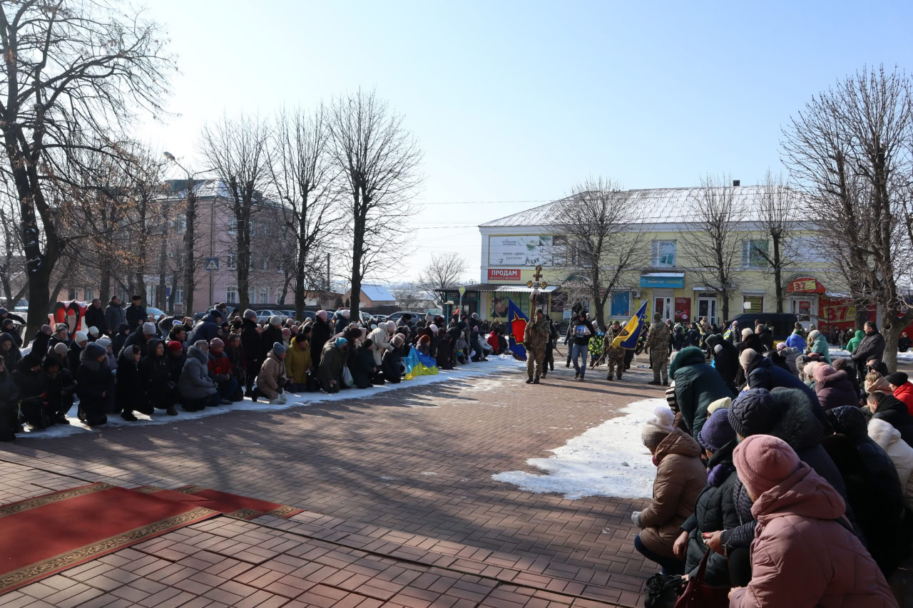 У Новоукраїнській громаді попрощалися з військовослужбовцем Віктором Гур'євим.