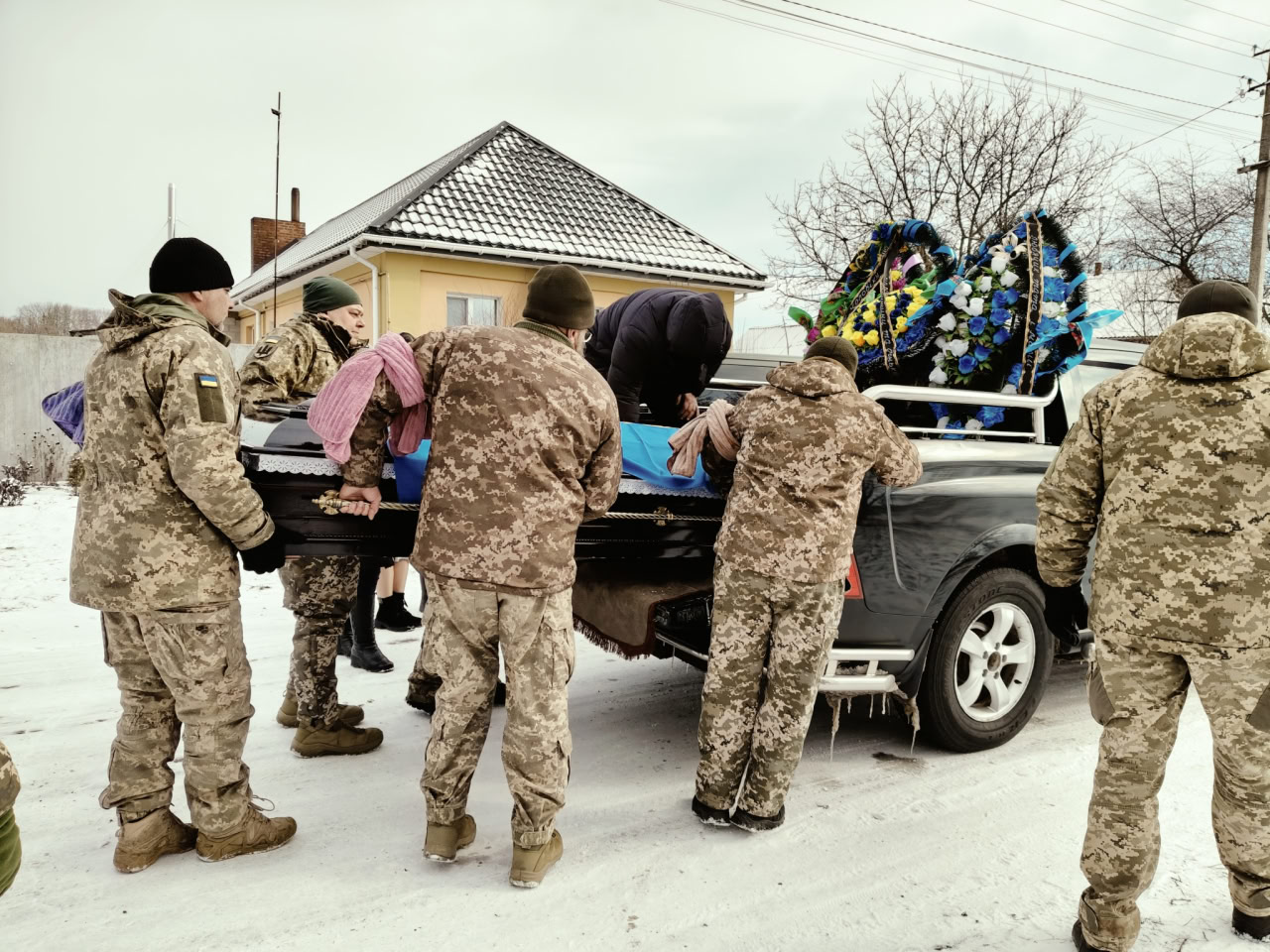 У Дмитрівській громаді попрощалися із загиблим військовослужбовцем Андрієм Зарецьким.