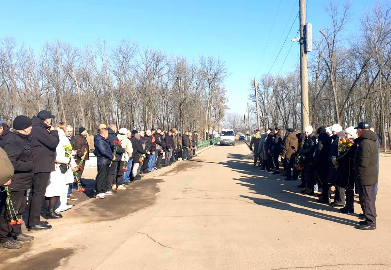 У Кропивницькому провели в останню путь загиблого військового, головного сержанта Олександра Деревянка.