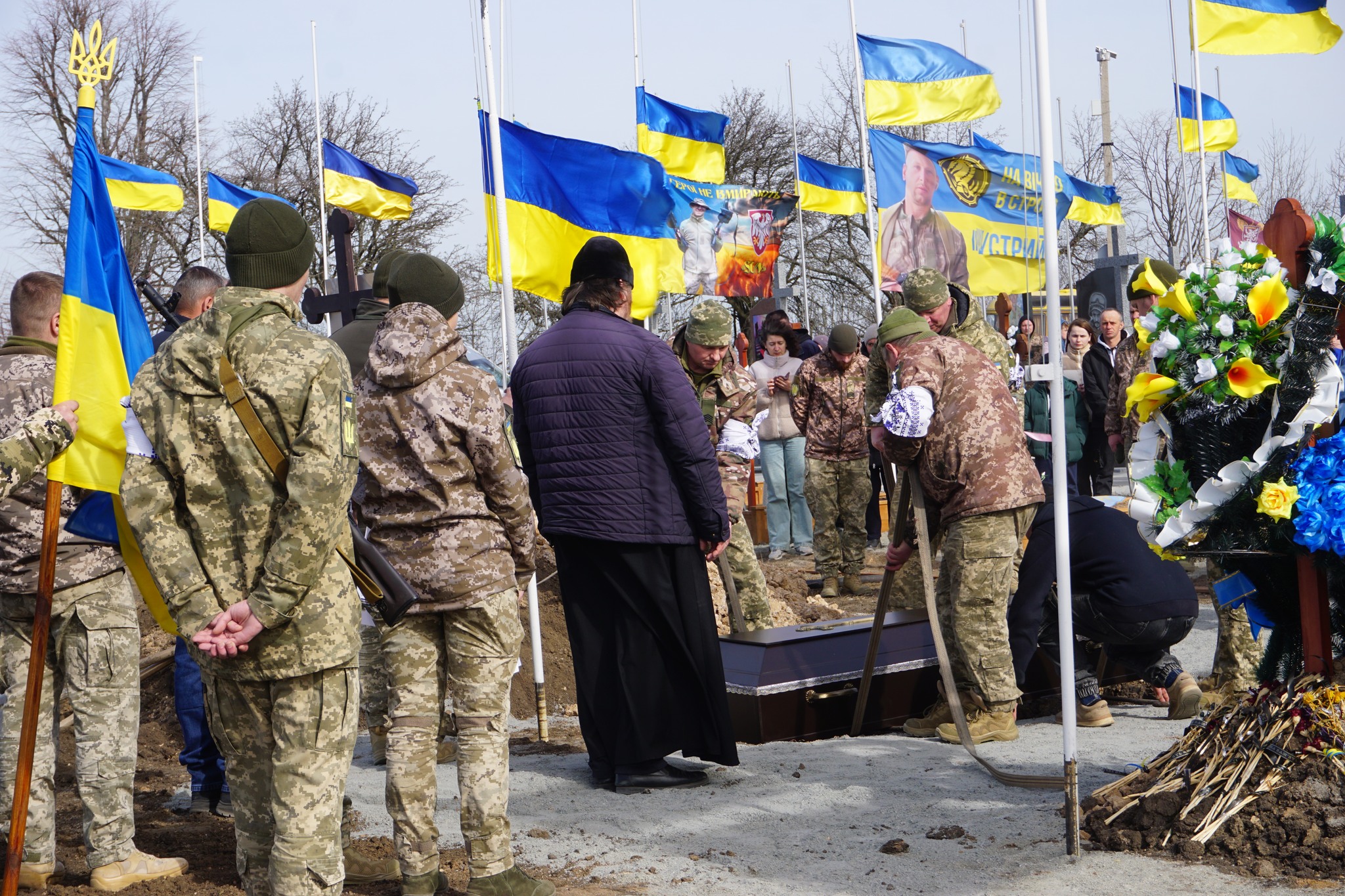 У Гайворонській громаді в останню путь провели загиблого на Харківщині військового Андрія Горбатюка