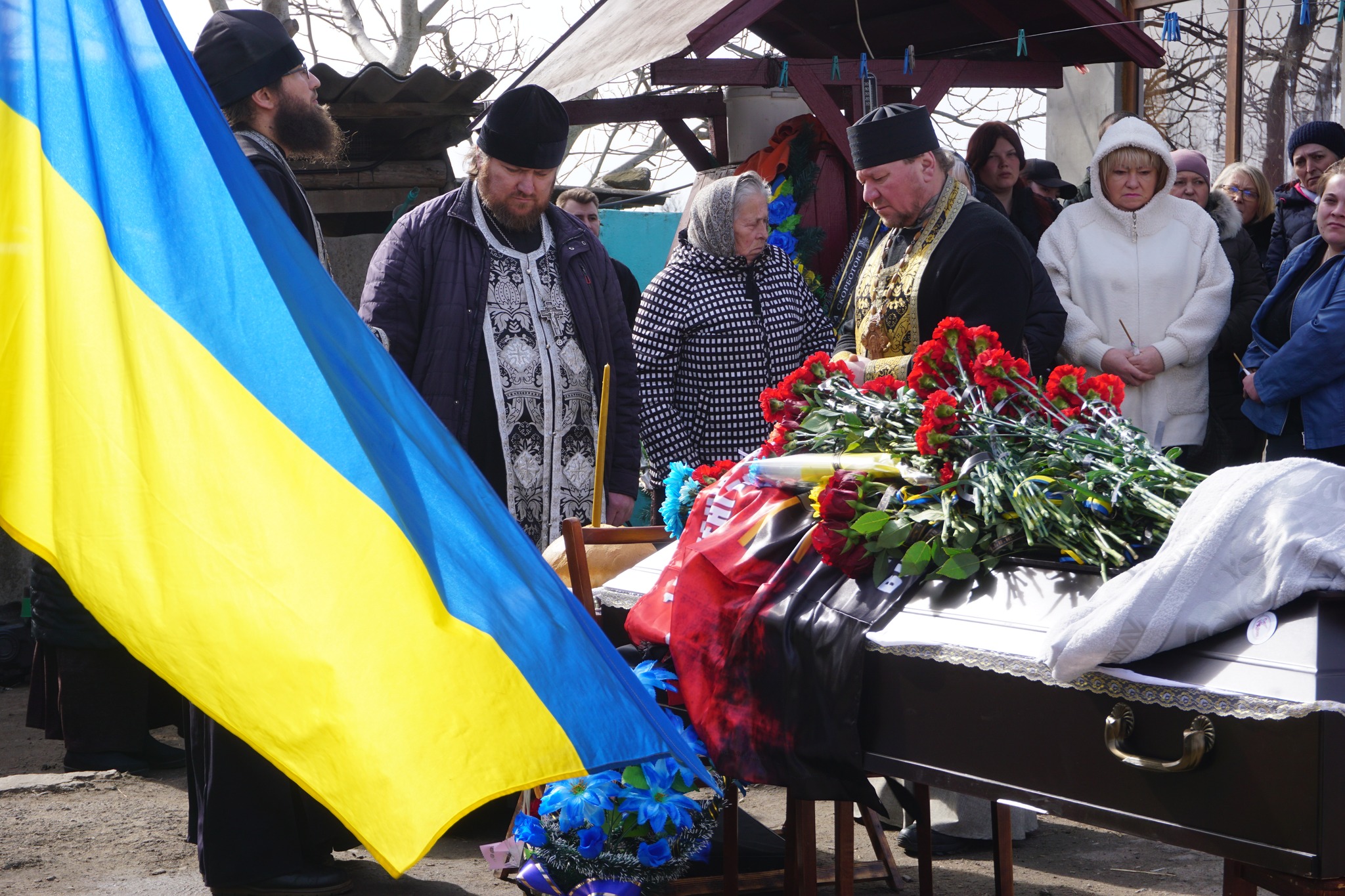 У Гайворонській громаді в останню путь провели загиблого на Харківщині військового Андрія Горбатюка