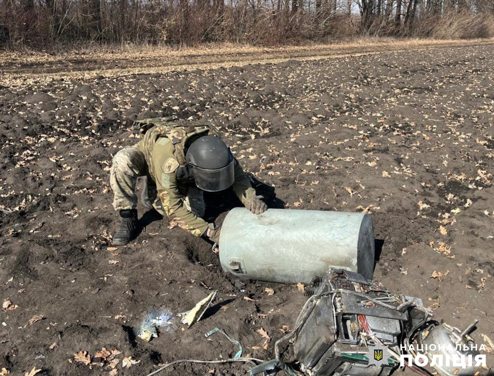 На Кіровоградщині вибухотехніки поліції знешкодили бойову частину російської ракети.