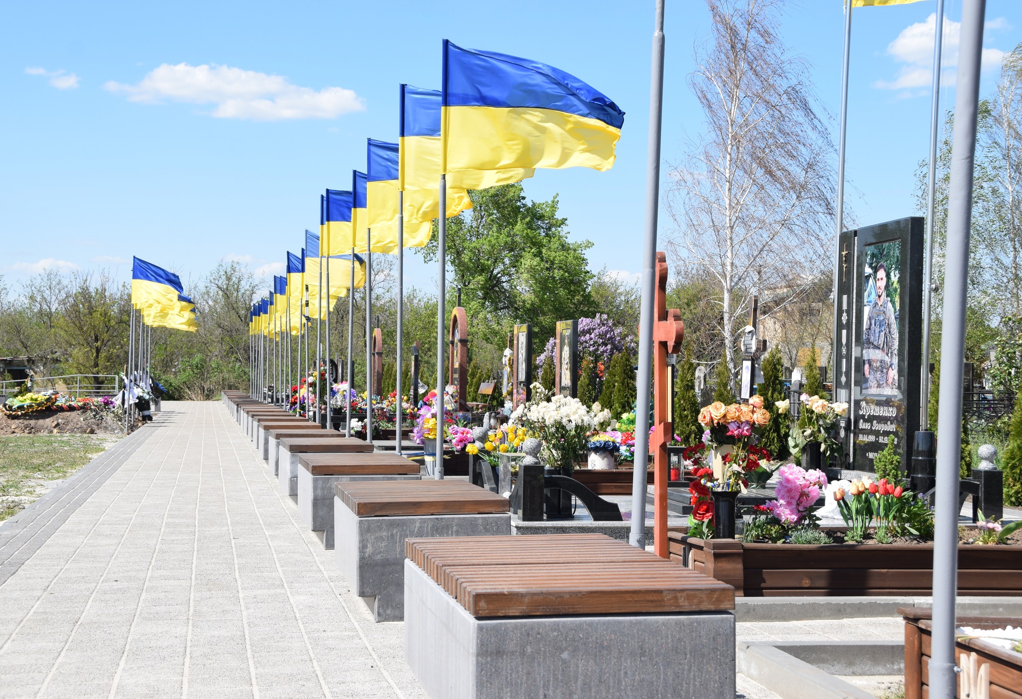 У Петрівській громаді на честь загиблих військових облаштували Алею Слави