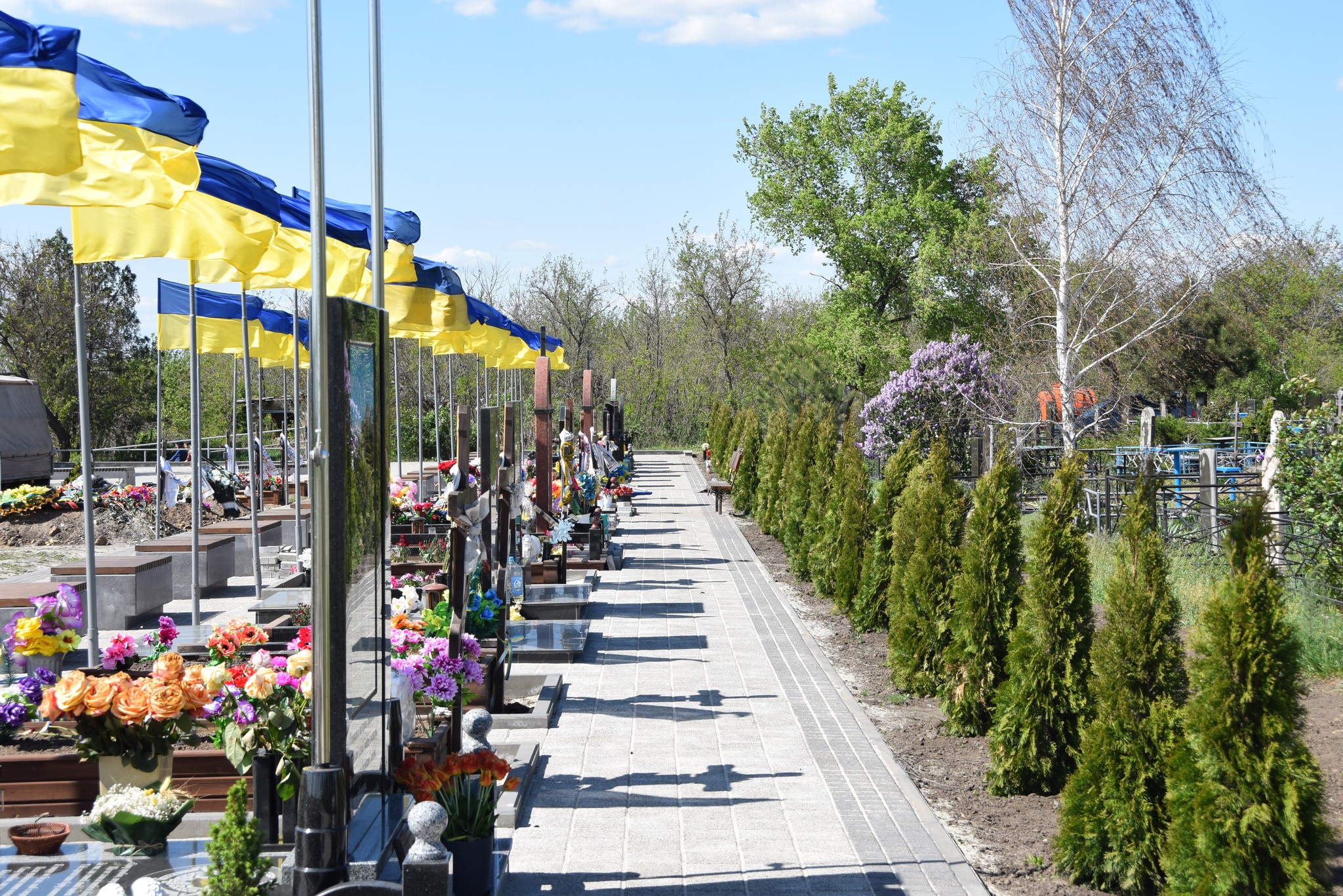 У Петрівській громаді на честь загиблих військових облаштували Алею Слави