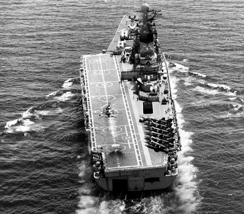 Aircraft_carrier__Minsk__in_1985-jpeg