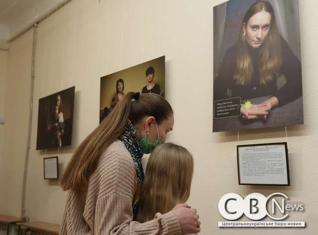 У Кропивницькому відкрилася виставка світлин французького фотографа, присвячена українським бійцям